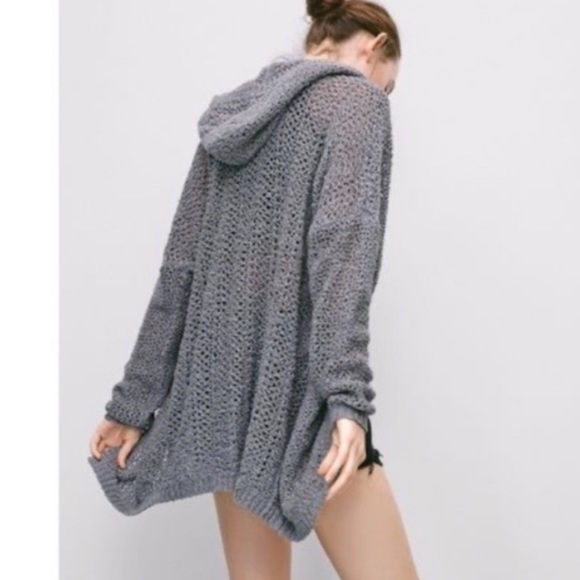 Aritzia Talula capitol sweater in grey oversized cardigan with hood - Picture 2 of 5